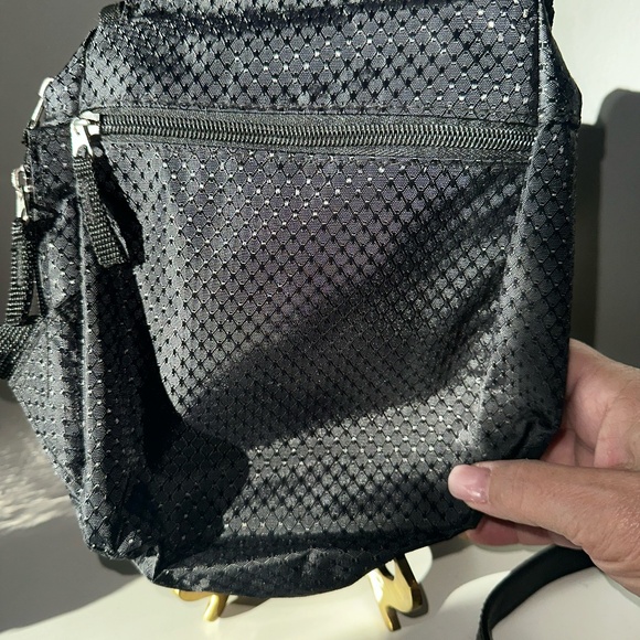 Heys Travelmate  Crossbody Black Expandable - Picture 7 of 8